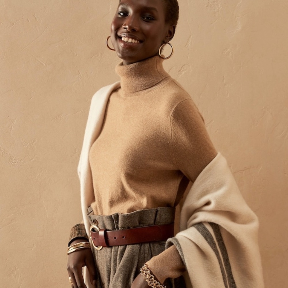 Uniqlo 100% cashmere sweater in camel